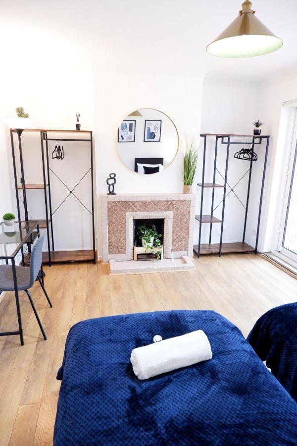 Comfortable And Cozy 4-Bedroom House Near The Hospital CBG エクステリア 写真