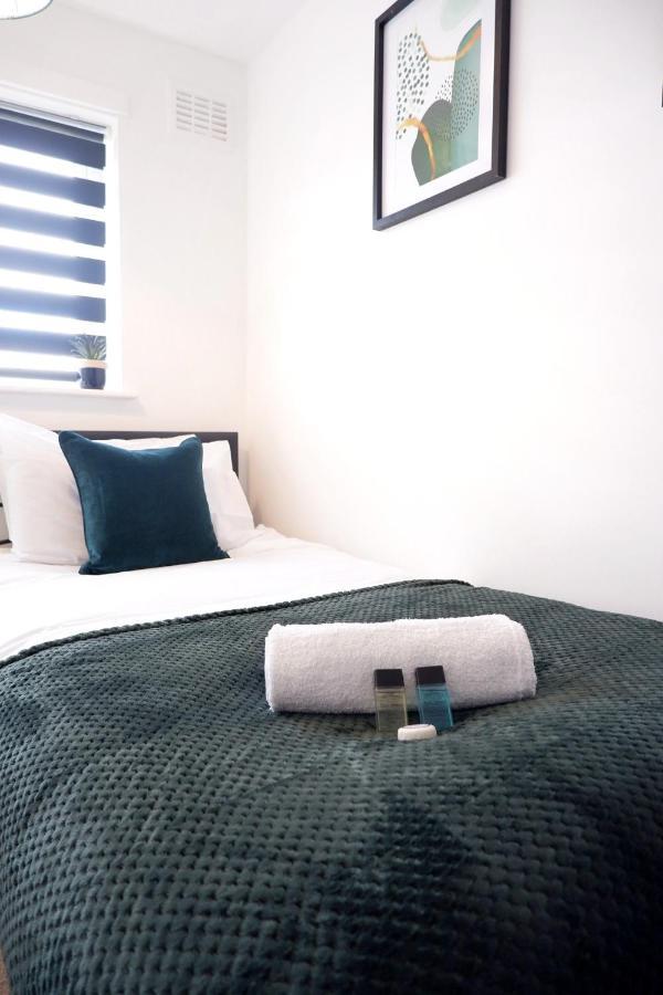 Comfortable And Cozy 4-Bedroom House Near The Hospital CBG エクステリア 写真