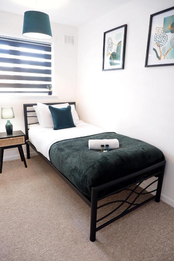 Comfortable And Cozy 4-Bedroom House Near The Hospital CBG エクステリア 写真