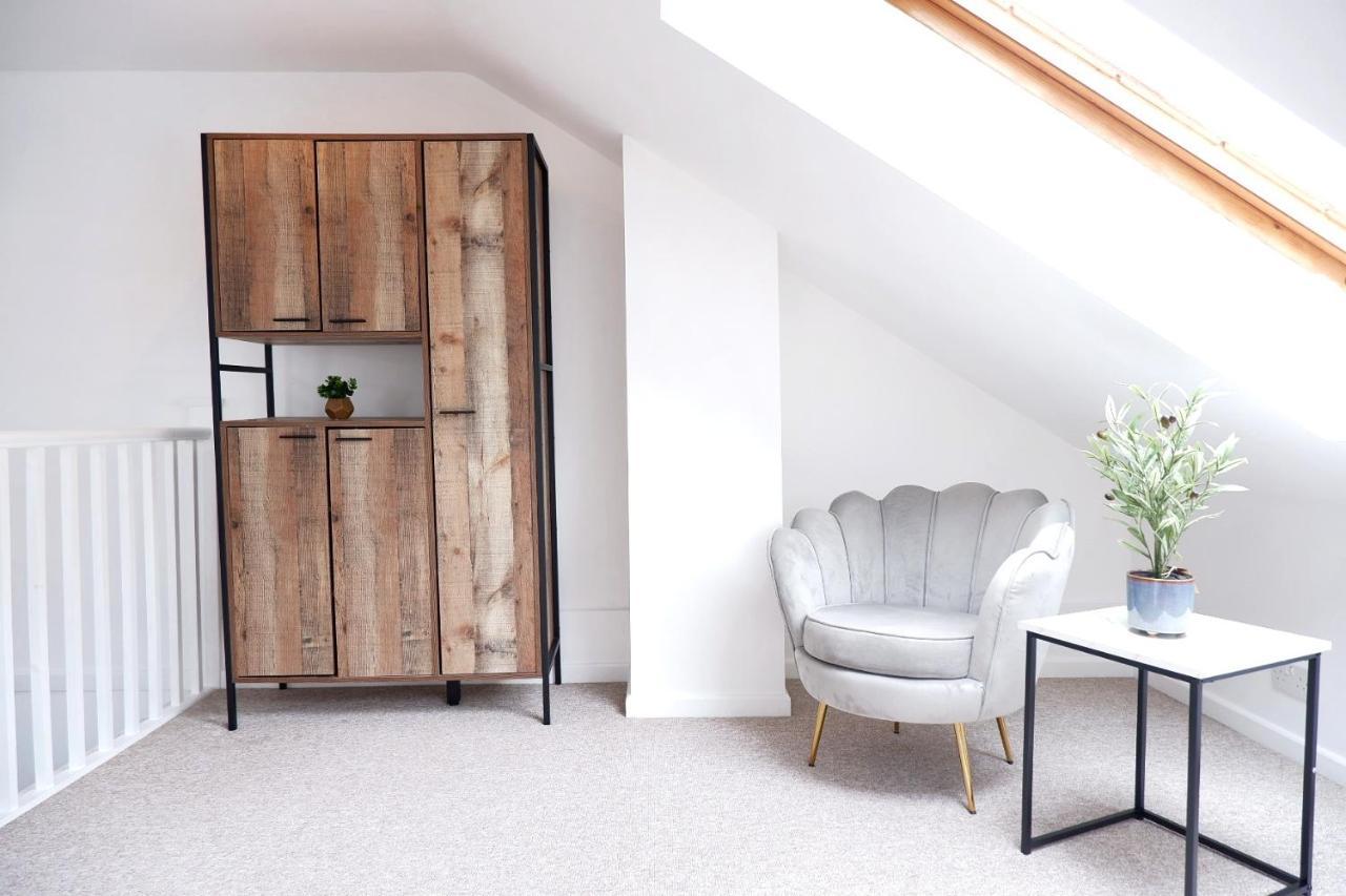 Comfortable And Cozy 4-Bedroom House Near The Hospital CBG エクステリア 写真