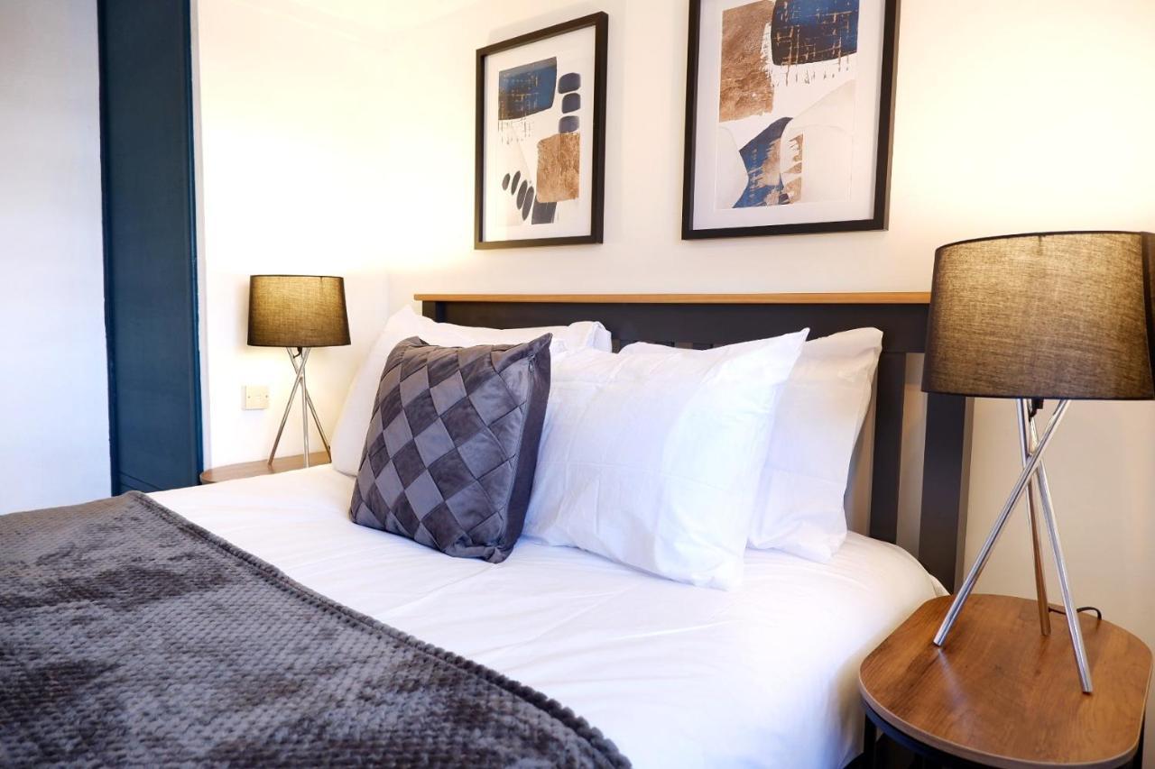 Comfortable And Cozy 4-Bedroom House Near The Hospital CBG エクステリア 写真