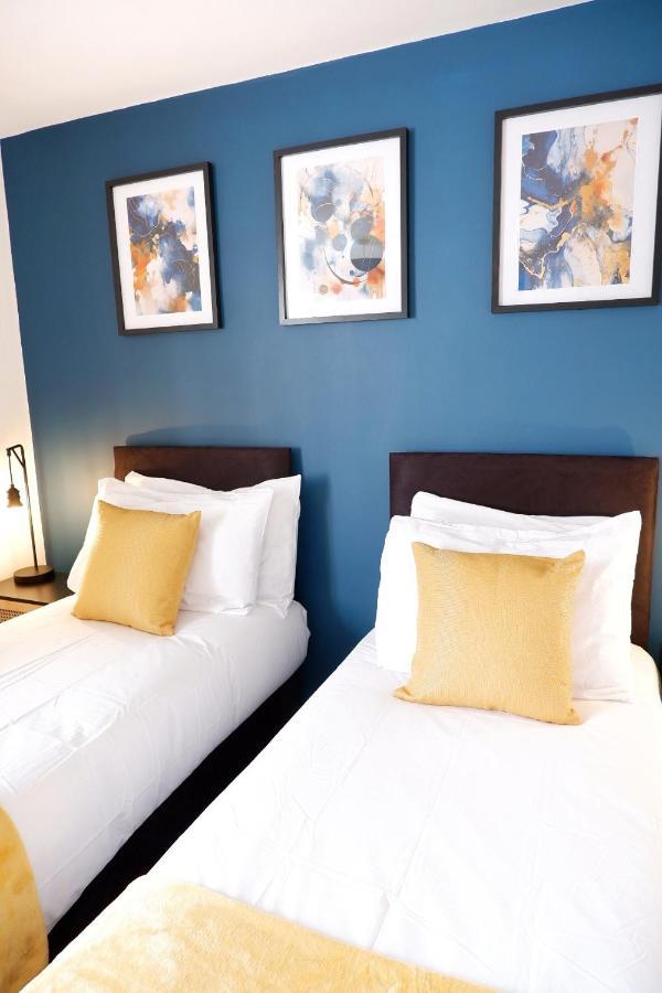 Comfortable And Cozy 4-Bedroom House Near The Hospital CBG エクステリア 写真