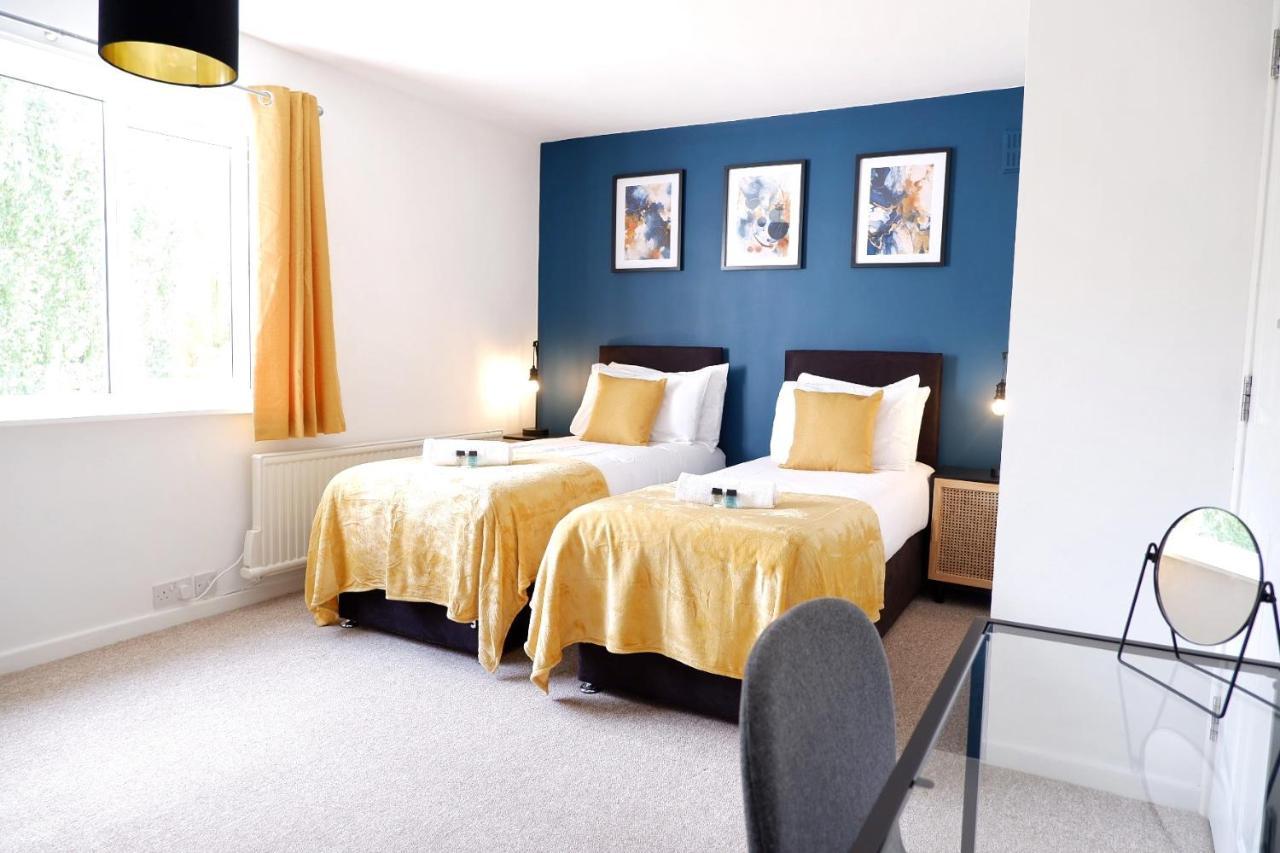 Comfortable And Cozy 4-Bedroom House Near The Hospital CBG エクステリア 写真