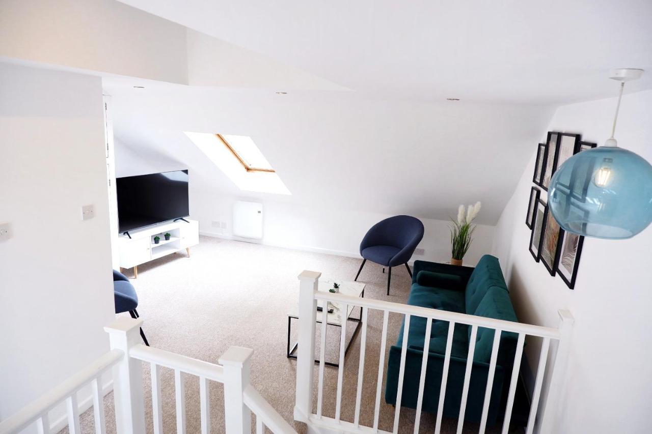 Comfortable And Cozy 4-Bedroom House Near The Hospital CBG エクステリア 写真